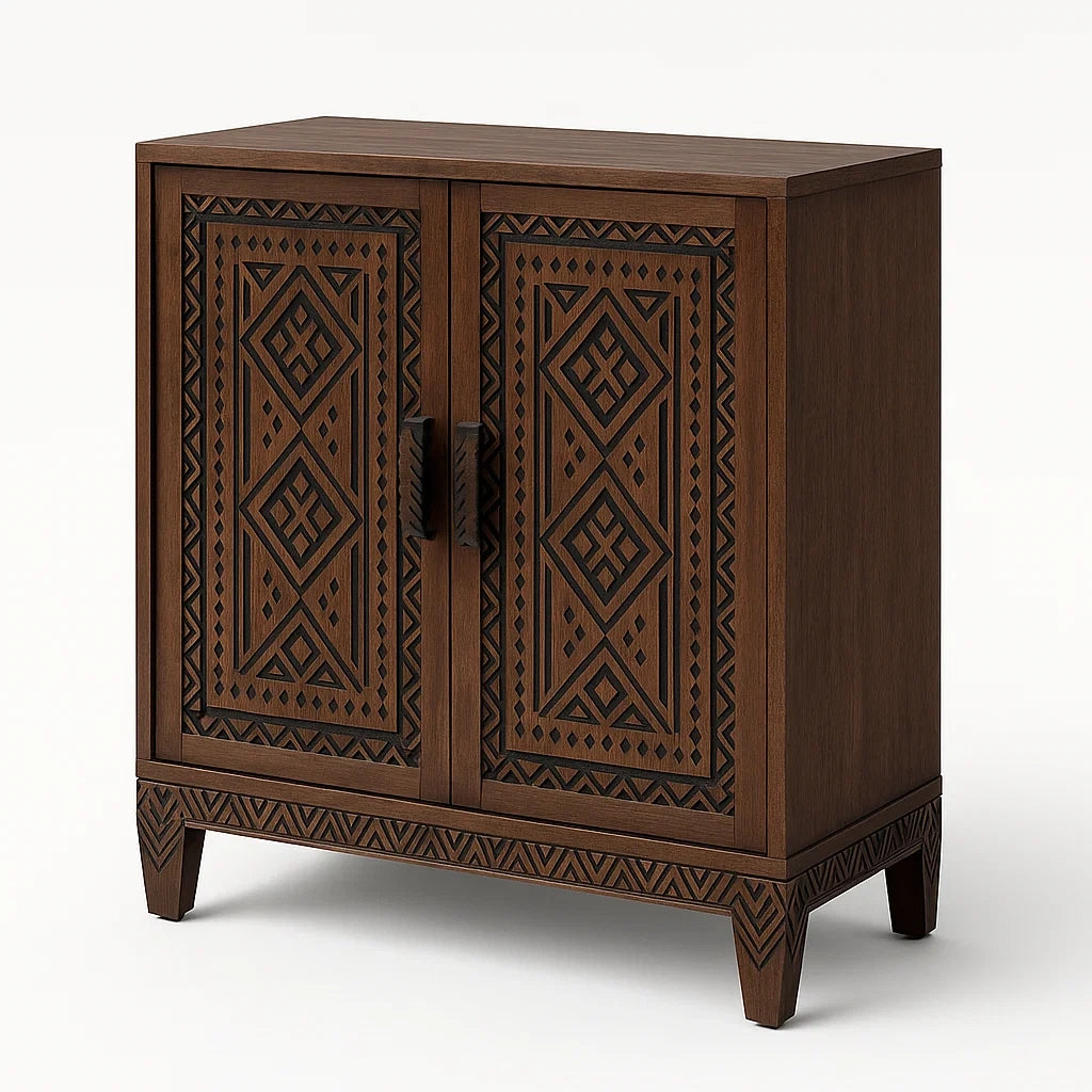 Holzschrank mit geometrischem Muster
