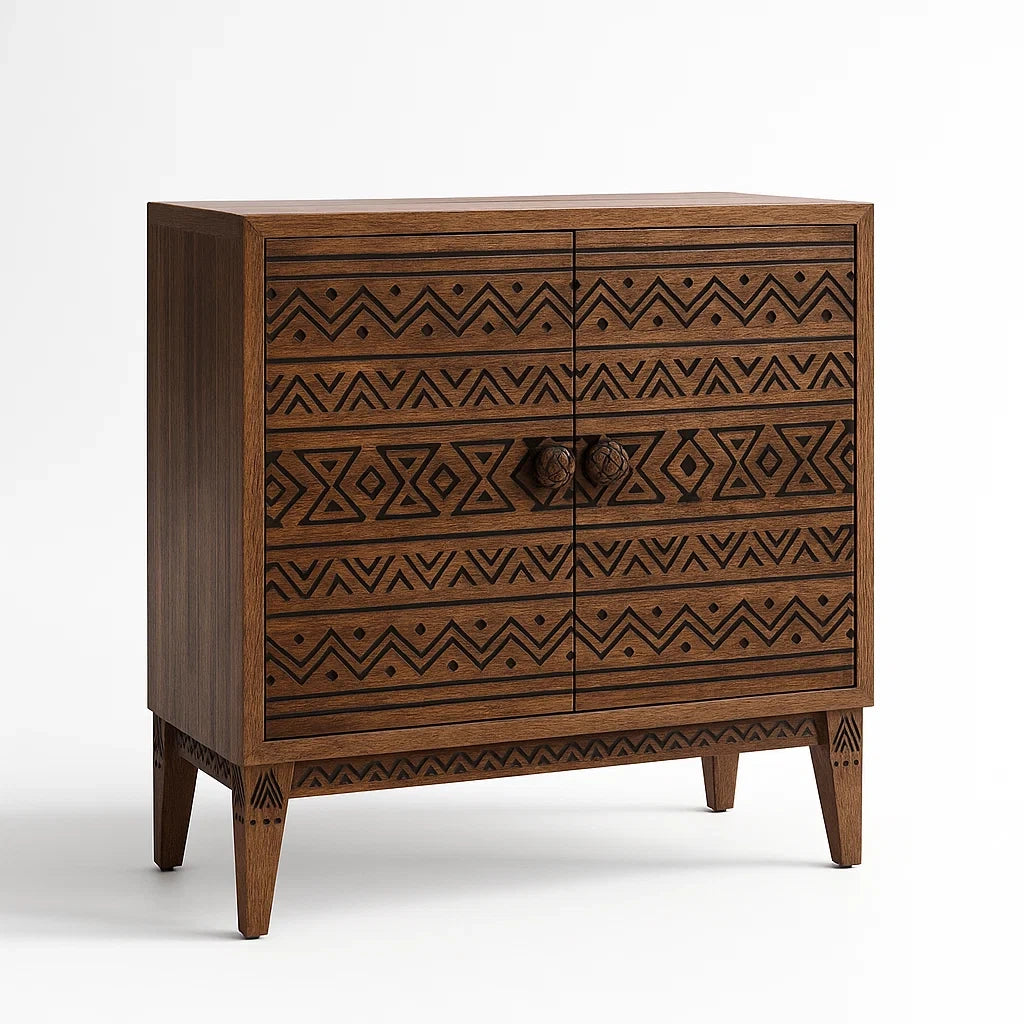 Holzschrank mit Muster und Doppeltüren